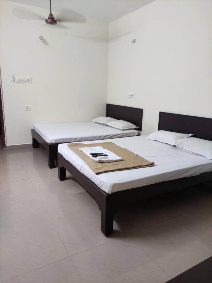 Subasree Cottage Tirunallar Exterior foto